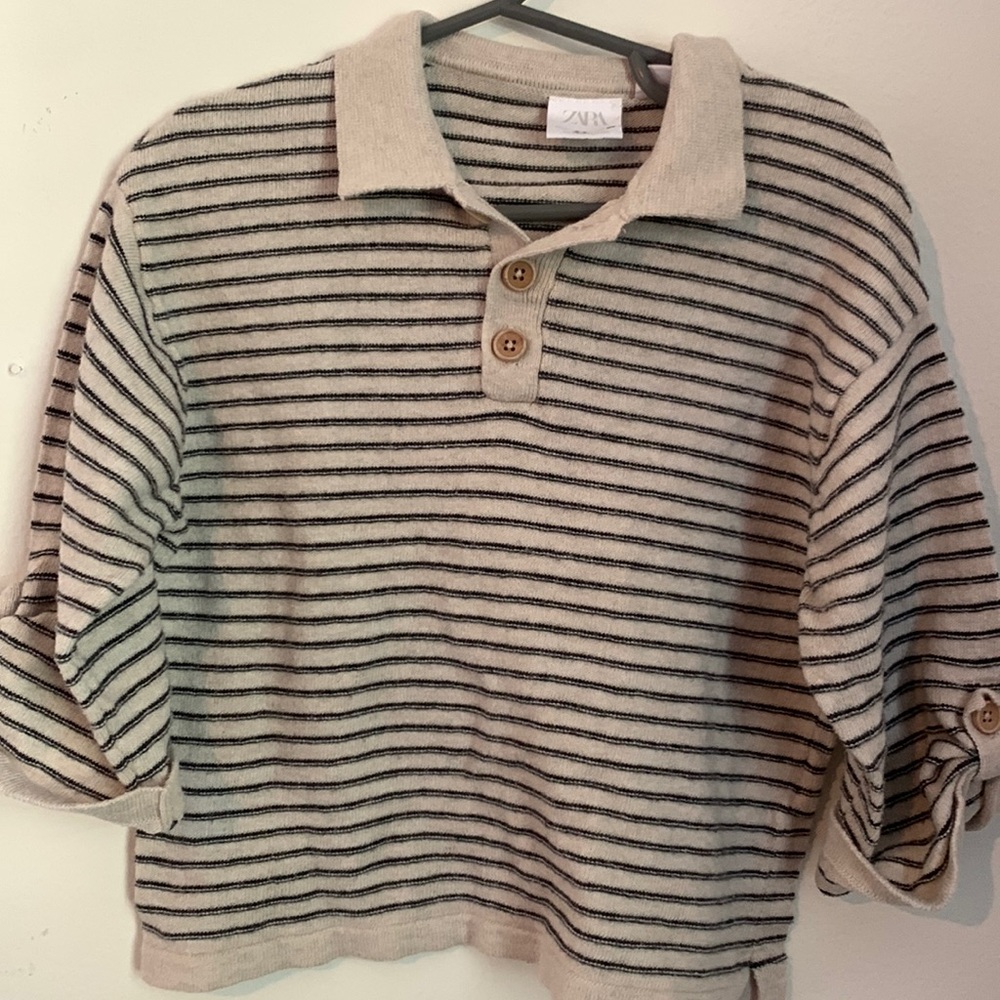Toddler boy size 2-3 years. Knit stripped top. Oversized look. Zara.